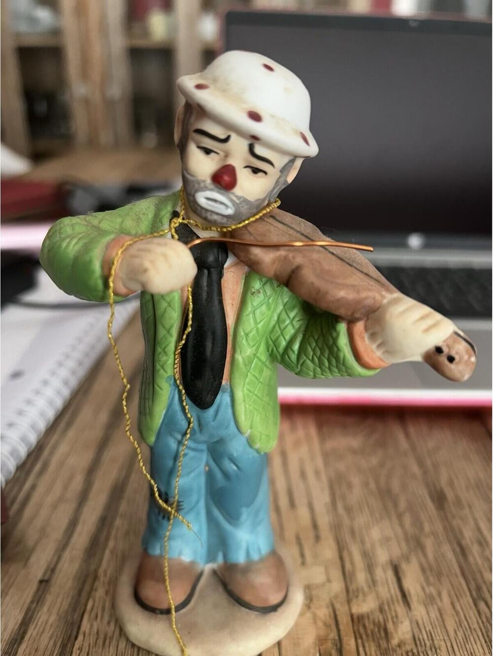 Emmett Kelly Jr. Hobo Clown with Violin Flambro 8" Figurine without tag